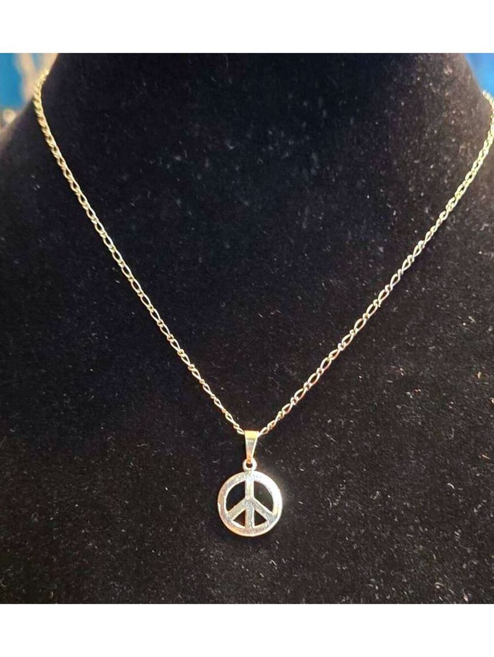Joias Paris Gold Peace Sign Pendant Necklace